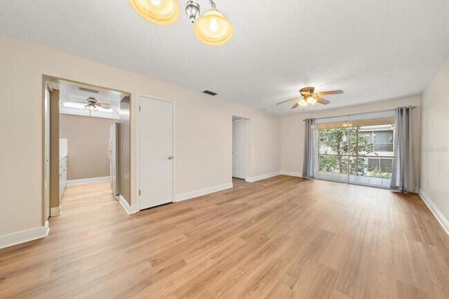 Building Photo - 1975 W Bay Dr