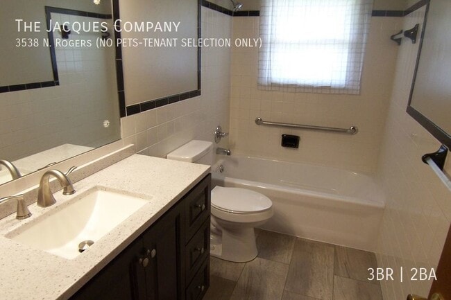 Building Photo - 3538 N Rogers Ave