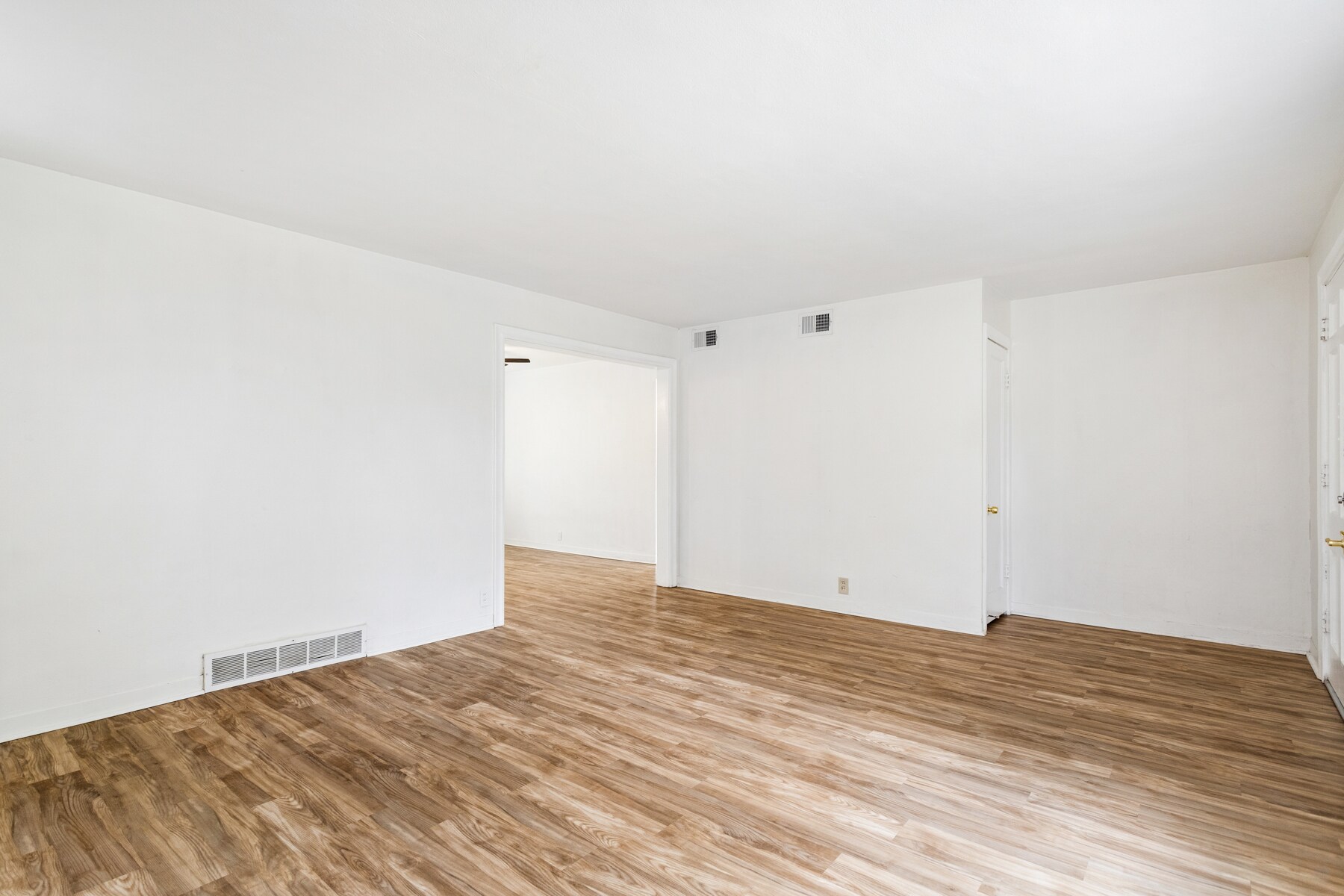 Building Photo - 1076 Wilshire Ave