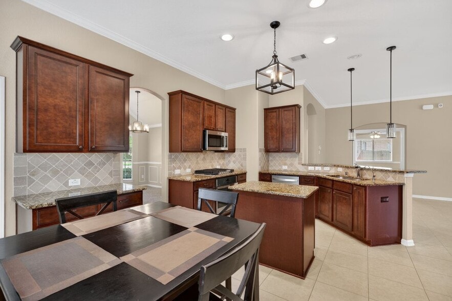 Building Photo - 10103 Sweet Willow Ln