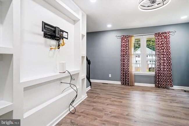 Building Photo - 6219 Forest Grove Dr