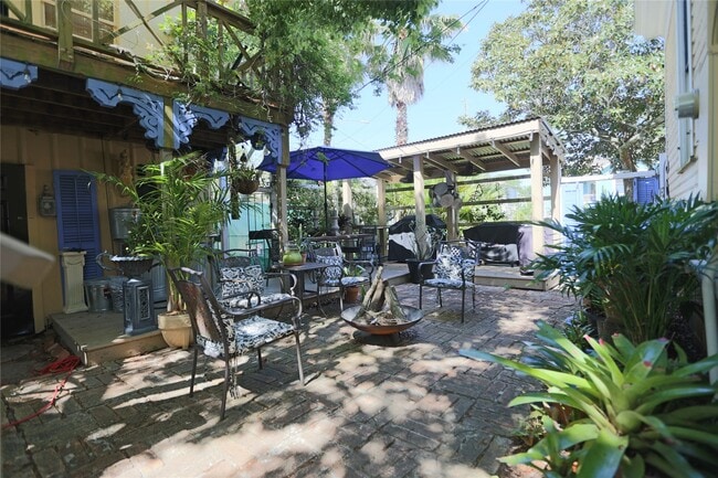 Building Photo - 2602 Ave N Ursuline St