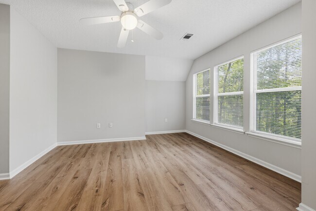 Building Photo - 379 Butternut Dr