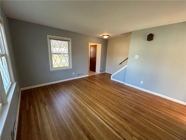 Building Photo - 825 Harmon Rd