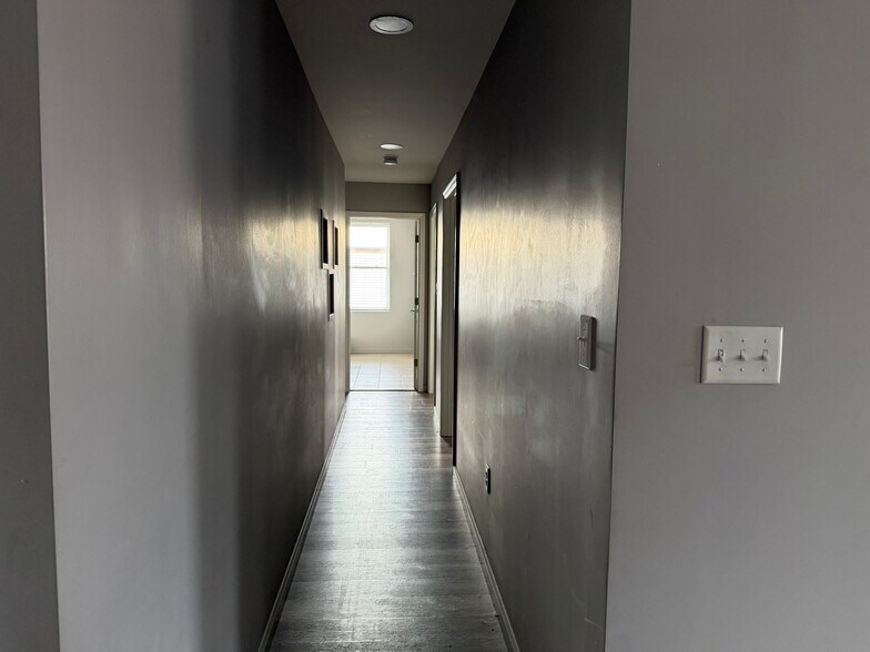 Building Photo - 101 E Saint Louis St