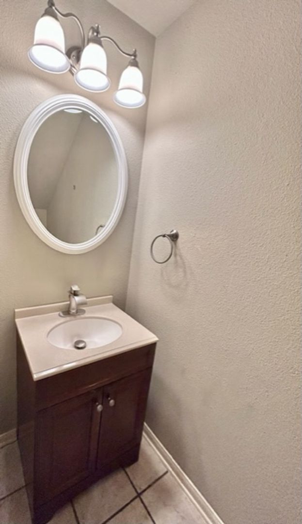 Building Photo - $350 OFF FIRST MONTH'S RENT IF YOU MOVE IN...