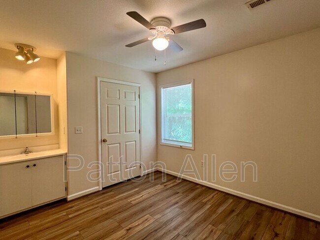 Building Photo - 133 Citadel Dr