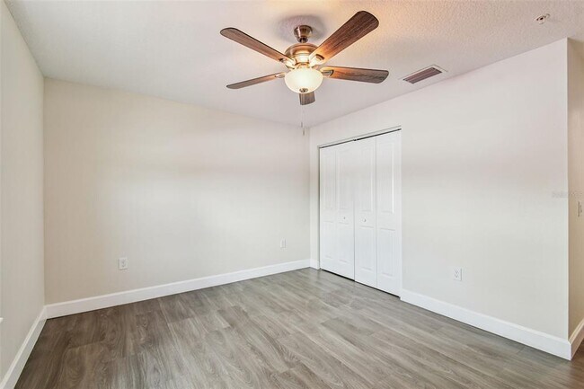 Building Photo - 650 E Tarpon Ave