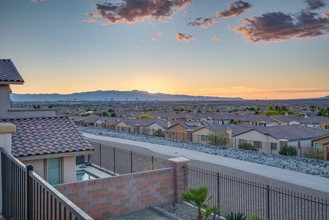 Building Photo - Welcome to your dream home located in the prestigious guard-gated community of Tuscany in Henderson!