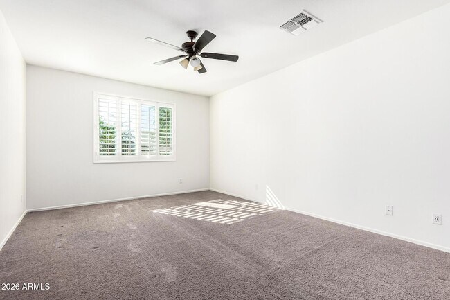 Building Photo - 665 E Rojo Way