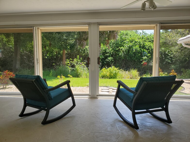 Enclosed lanai overlooking preserve - 6960 Country Lakes Cir