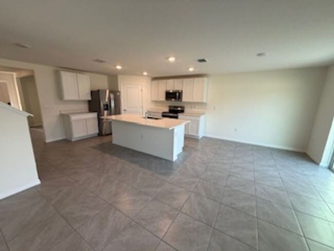 Building Photo - Beautiful New House