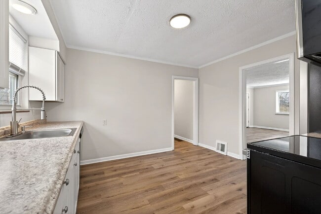 Building Photo - 1930 Stevens Ave