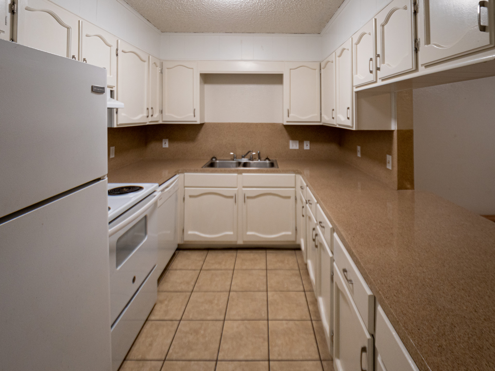 Kitchen - 303 Hardy Ave