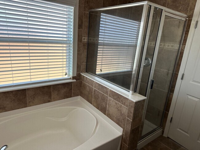 Building Photo - Spacious 4-Bedroom Home with Fantastic Ame...
