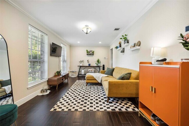 Building Photo - 3611 Drawbridge Dr