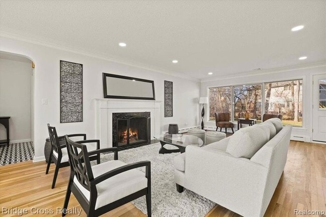 Building Photo - 95 Hillsdale Rd