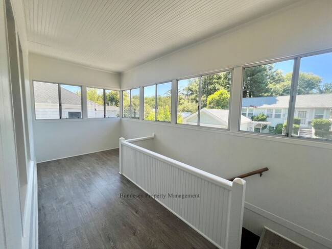 Building Photo - Charming Downtown Petaluma Gem - 3bed 1.5 Bath Available Now !