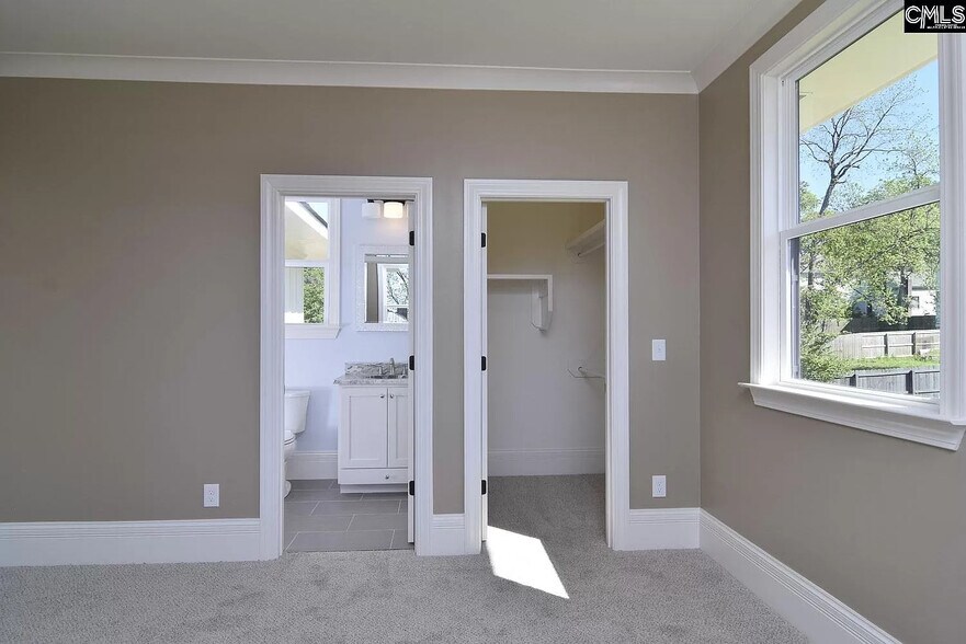 Building Photo - 615 Blanding St