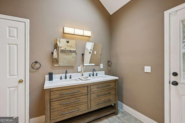 Building Photo - 7379 N Mitchell Ct