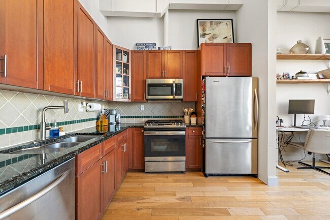 Primary Photo - 300 Communipaw Ave