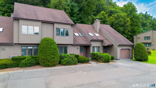Building Photo - 19 Twin Oaks