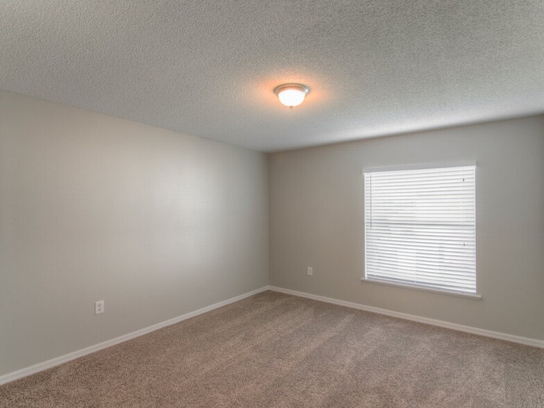 Building Photo - 3667 Queens Cove Blvd