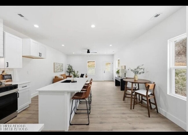 Building Photo - 3429 Garden Dr