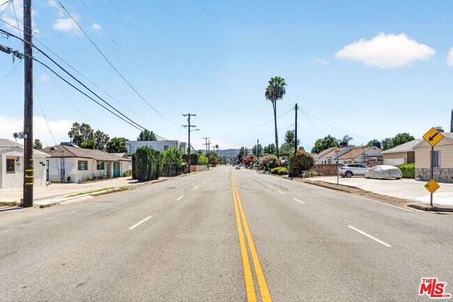 Building Photo - 6236 Lindley Ave