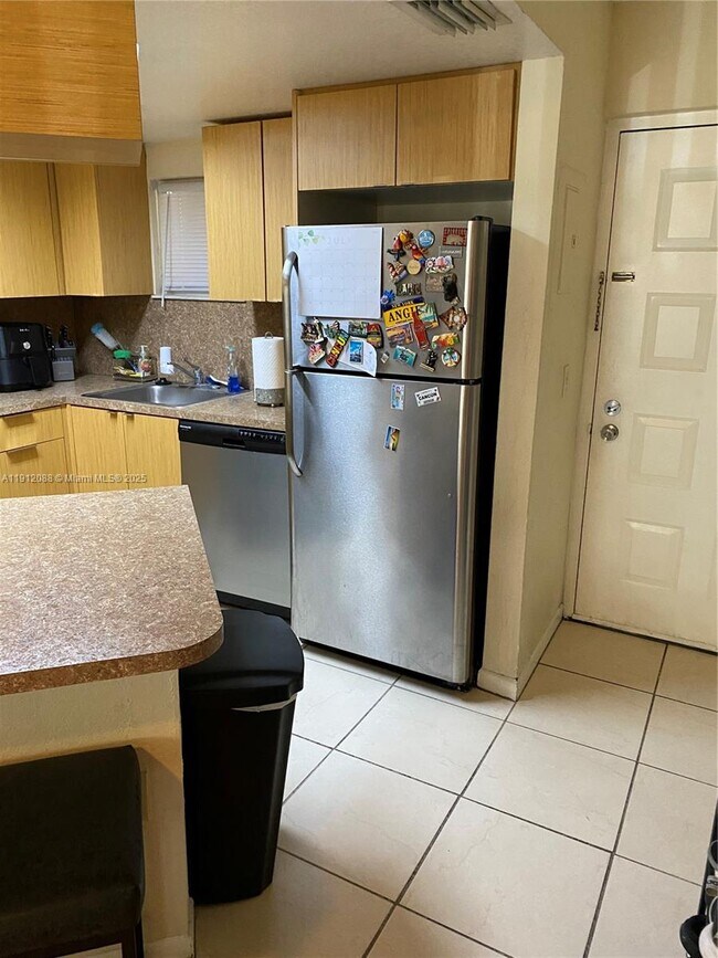 Building Photo - 8235 Lake Dr