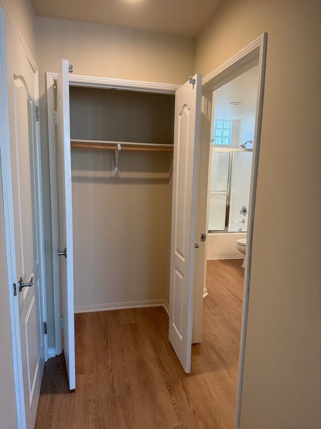 Building Photo - 4060 Glencoe Ave