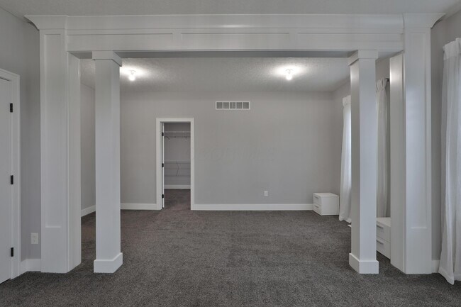 Building Photo - 2246 Koester