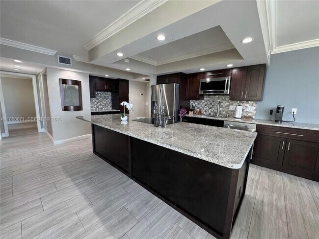 Building Photo - 5440 N Ocean Dr