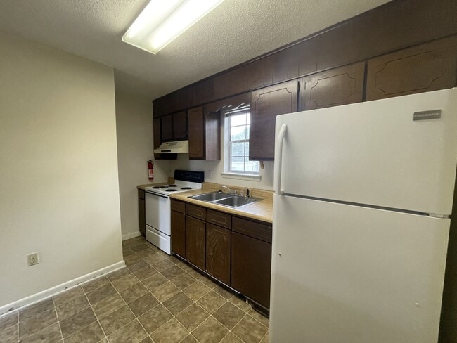 Building Photo - Apartment For Rent