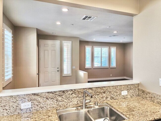 Building Photo - 112 Hedge Bloom