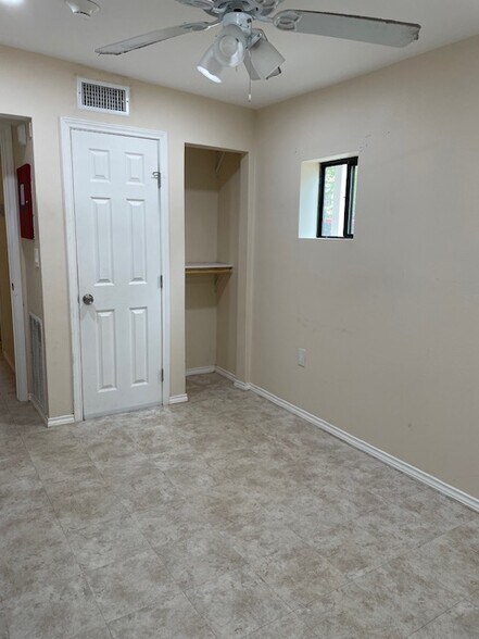Building Photo - 428 S Texas Ave