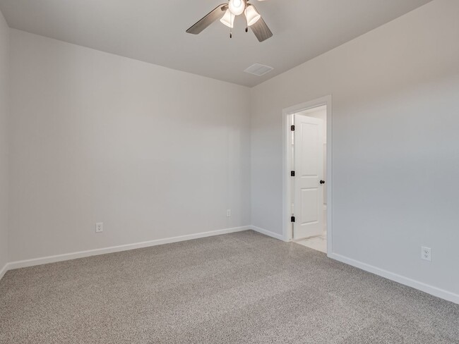 Building Photo - Newer Home in Washington under $1,500!