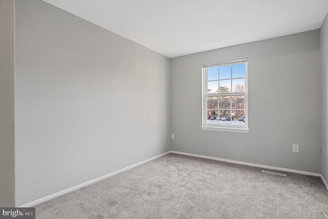 Building Photo - 10661 High Beam Ct