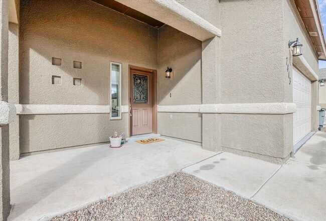 Building Photo - Westside area for Short or Long Term Rental (Completely Furnished) Beautiful 3 bed/2.5 baths plus...