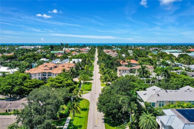 Building Photo - 684 10th Ave S