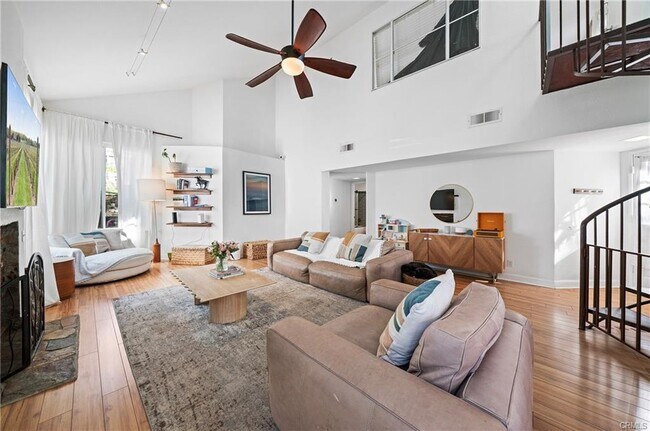 Building Photo - 73 Calle Sol