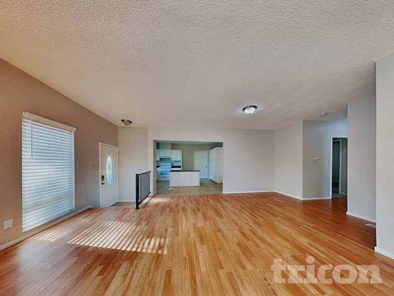 Building Photo - 573 Laurel St