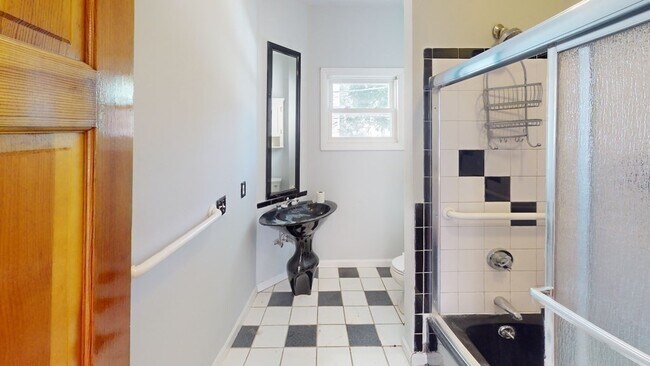 Building Photo - 4 M Street Pl