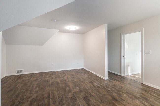 Building Photo - 440 Alter Rd