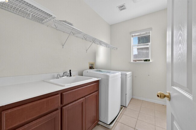 Building Photo - 6708 Sao Tiago Way