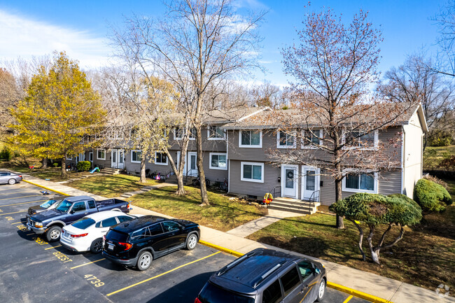 Building Photo - Riverside Townhouses