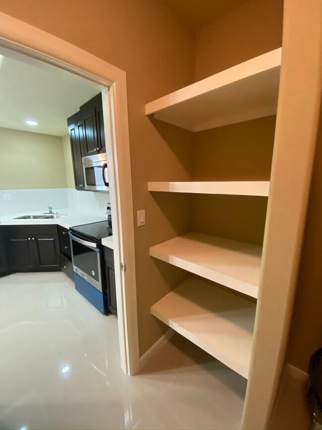 Building Photo - 3Bed/2.5 Bath Townhome, Mcallen TX