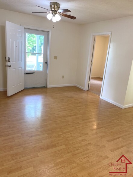 Building Photo - 157 Bybee Woods Dr