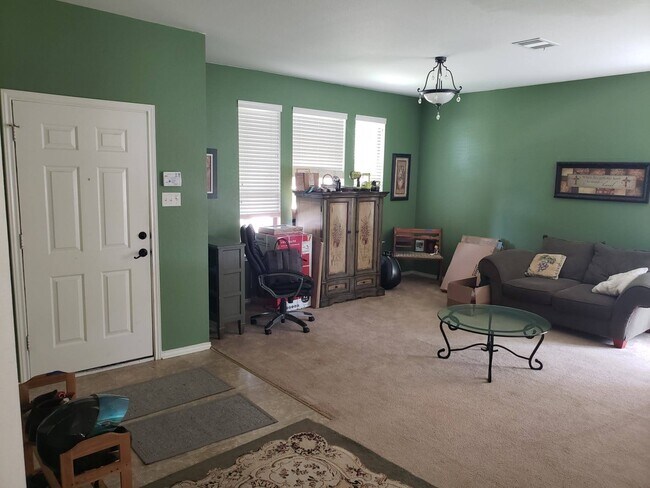 Living room/entryway - 1824 Bayland St