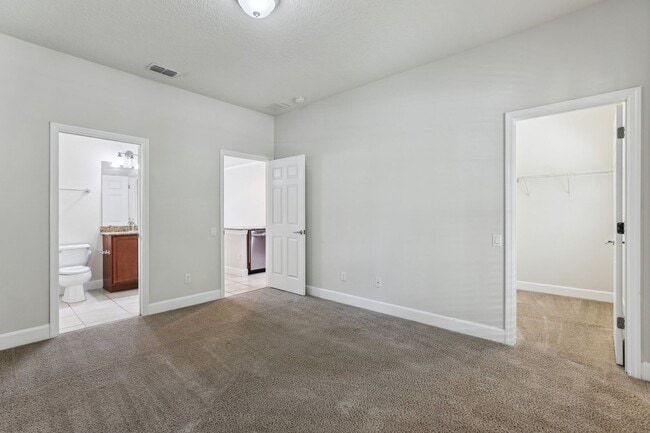 Building Photo - Gorgeous 3/3 Townhouse in VillageWalk of L...